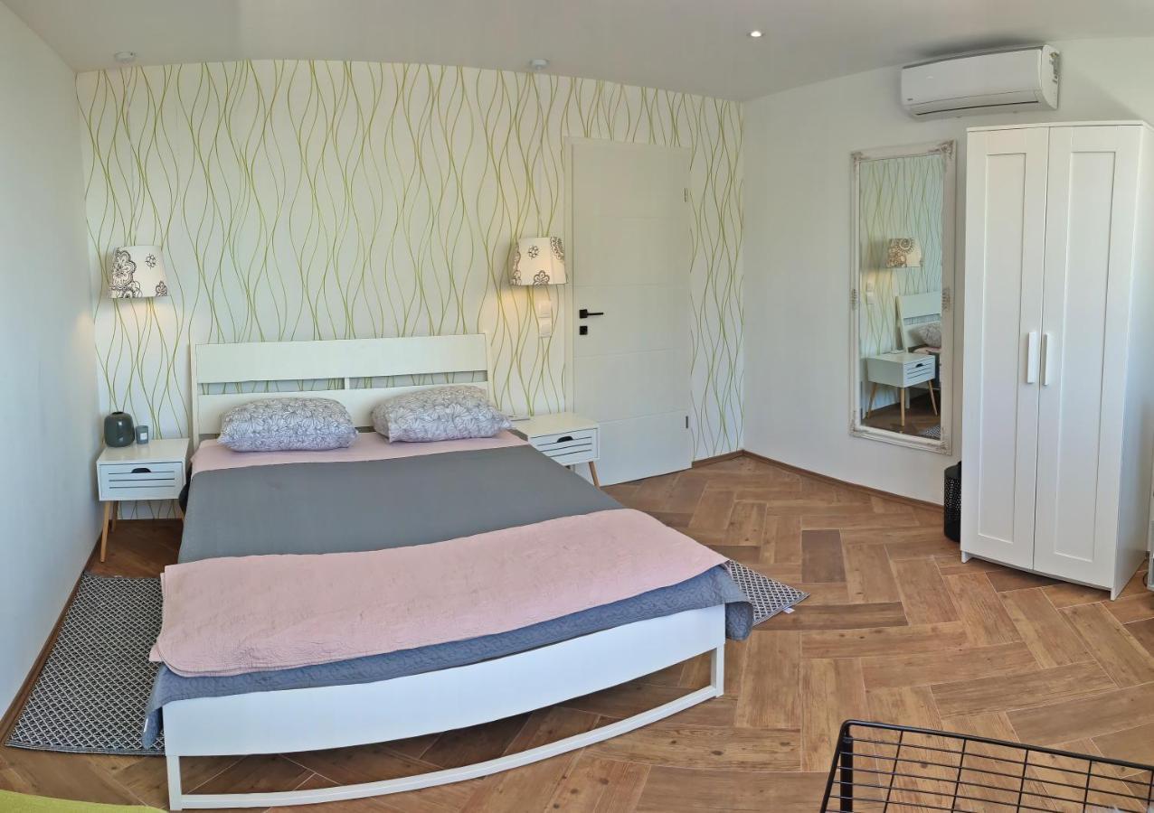 Apartments Gareta Gradac  Buitenkant foto