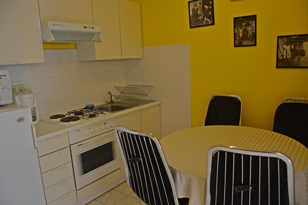 Apartments Gareta Gradac  Kamer foto